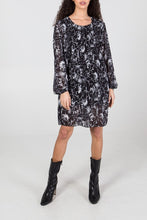 Load image into Gallery viewer, Monochrome Abstract Floral Plisse Dress
