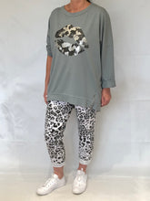 Load image into Gallery viewer, FOIL LIPS SWEAT TOP