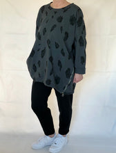 Load image into Gallery viewer, LEOPARD ZIP SWEATSHIRT
