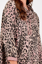 Load image into Gallery viewer, ANIMAL HANKY HEM SWEATER