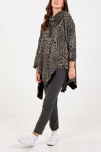 Load image into Gallery viewer, ANIMAL HANKY HEM SWEATER