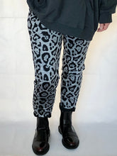 Load image into Gallery viewer, LEOPARD JOGGERS